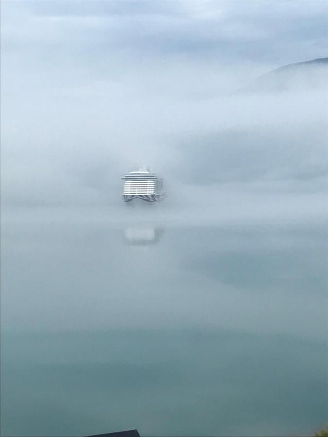 Panorama Fjord Olden Apartman Kültér fotó