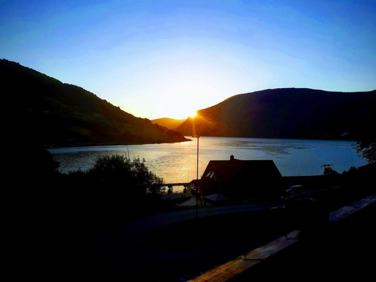 Panorama Fjord Olden Apartman Kültér fotó